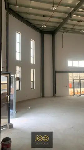 فرصة مميزة | مستودع للإيجار في أم القيوين | مساحات كبيرة | كهرباء قوية | موقع صناعي ممتاز