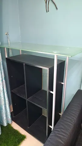 Glass item stand