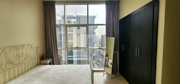 FULLY FURNISHED 1 BEDROOM APARTMENT WITH BALCONY & PARKING FOR RENT IN SILICON GATES 4 | READY TO MOVE IN