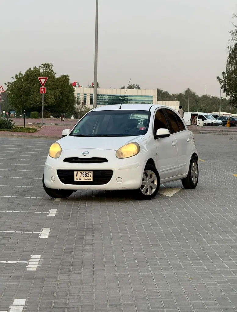 Nissan Micra 2013 — photo 1 of 7