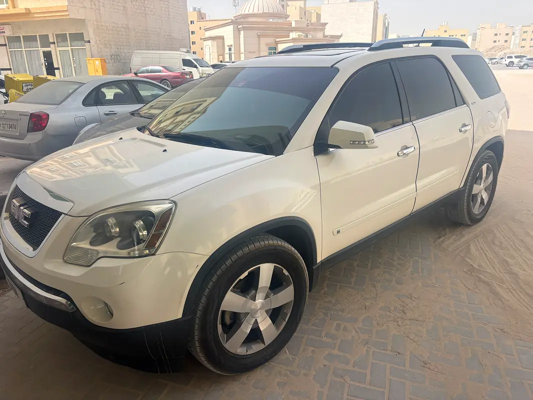 GMC Acadia 2009 — photo 1 of 10