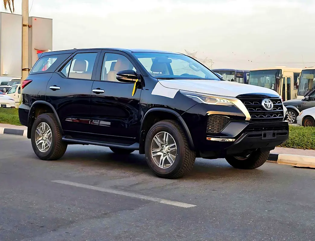 Toyota Fortuner 2026 — photo 1 of 17