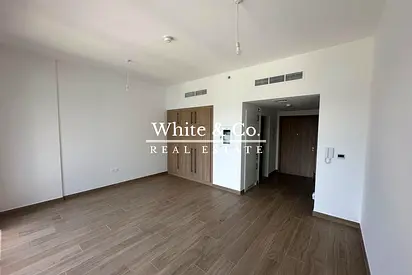 POOL VIEW | OPEN PLAN | MODERN APARTMENT