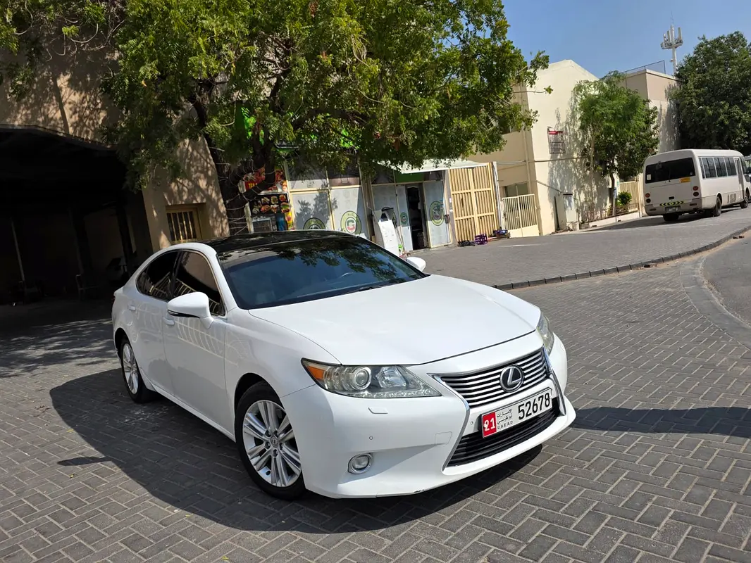 Lexus ES-Series 2014 — photo 1 of 11