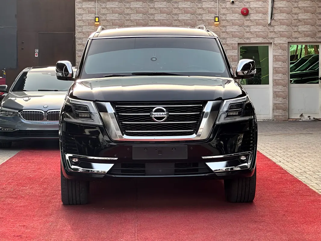 Nissan Patrol 2013 — photo 1 of 20
