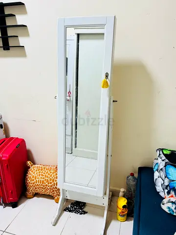 Jewellery Stand with Key
