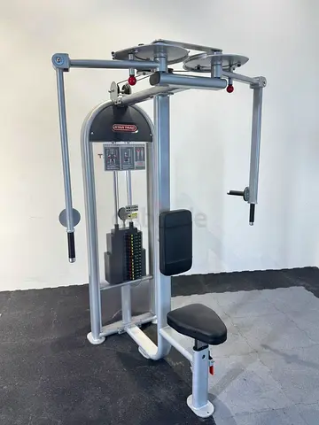 Star trac pec fly /rear delt