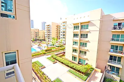 Vacant June | Midfloor | Corner Unit | Standard