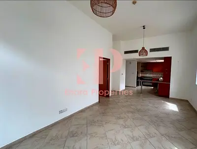MID FLOOR | VACANT | Spacious Layout