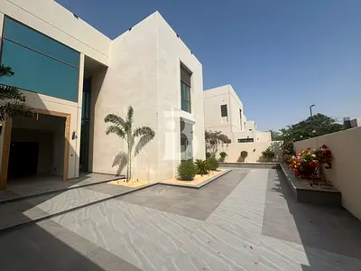 Spacious Fully Upgraded | Fully Furnished