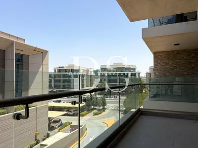 شقة واسعة بغرفتي نوم | ميدان ليفينج | شاغرة