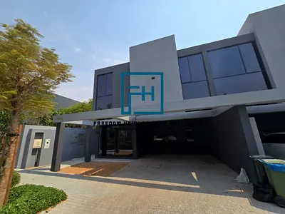 تاون هاوس زاوية من 4 غرف نوم مع مجلس خاص | قطعة أرض كبيرة | الأزالية – مسار