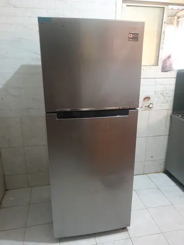 fridge samsung  very good condition 500 aed only