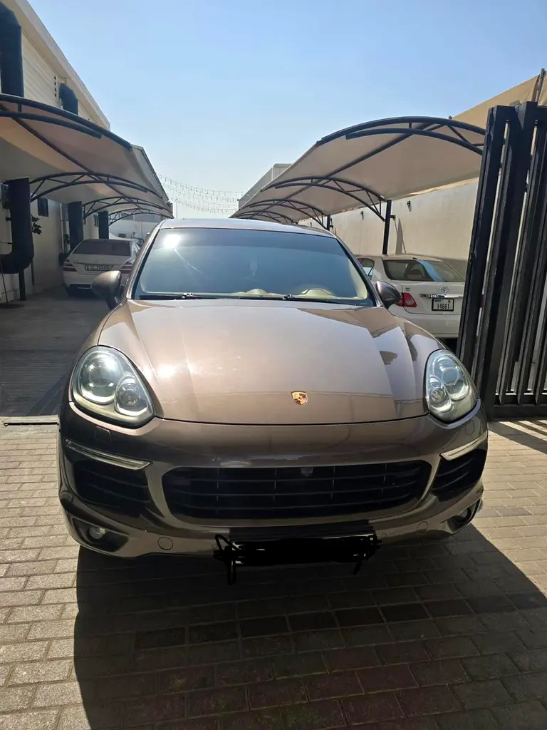 Porsche Cayenne 2016 — photo 1 of 8