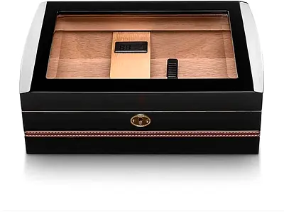 Portable cedar wood cigar box