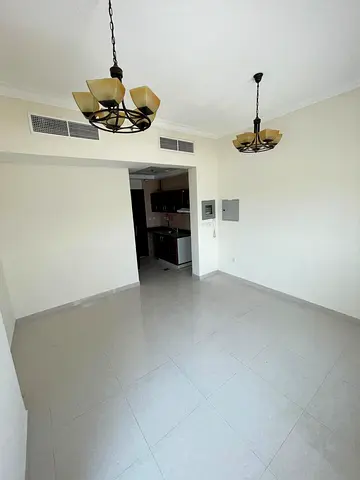 استوديو مع شرفة/موقف سيارات للإيجار