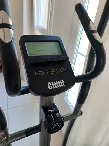 Elliptical training machine