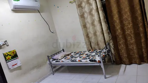 SUITABLE ROOM FOR SINGLE LADY OR COUPLES-Seperate room with sharing kitchen and sharing washroom