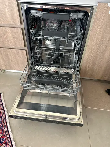 Built-in Stainless Steel Dishwasher in Good Working Condition