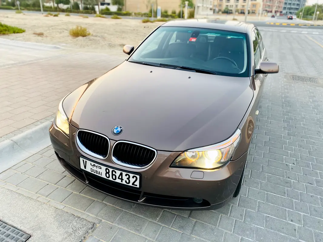 BMW 5-Series 2004 — photo 1 of 5