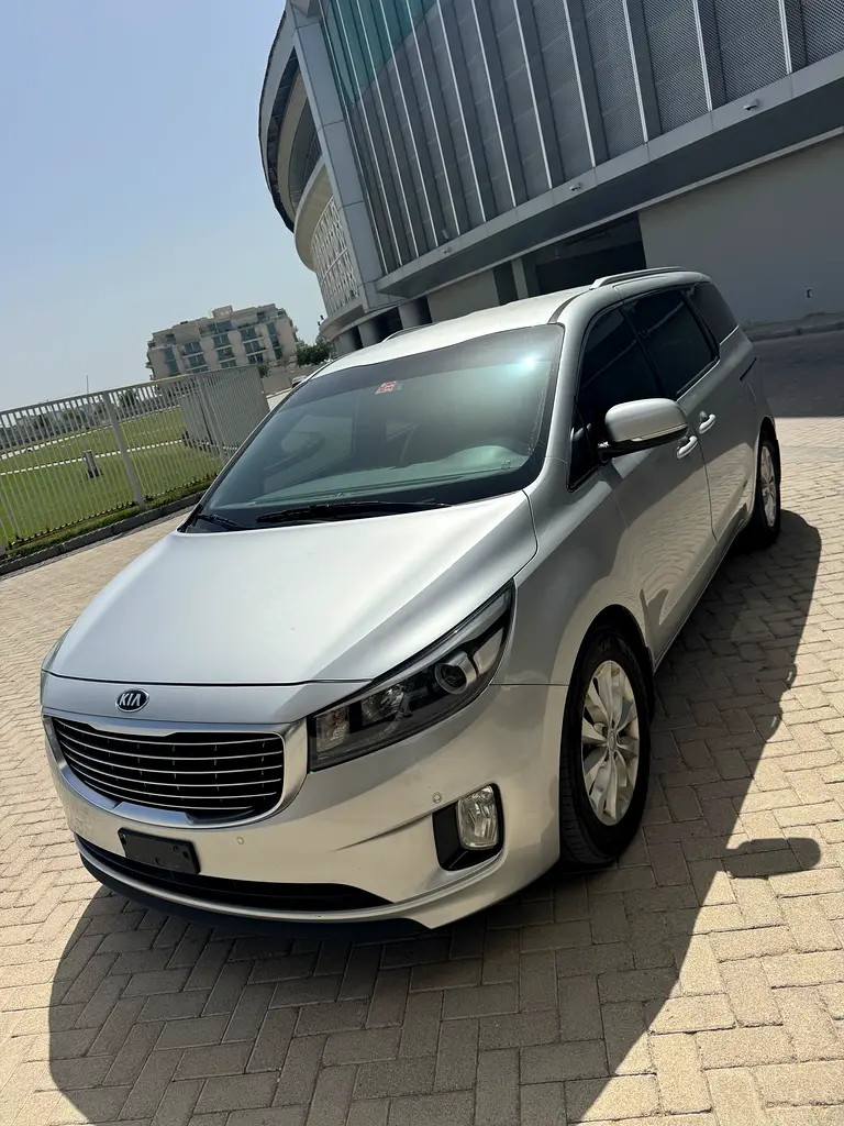 Kia Carnival 2018 — photo 1 of 11