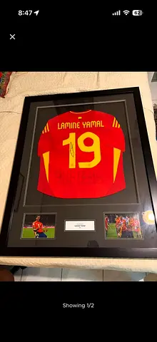 Framed Laminé Yamal Signed #19 Football Shirt