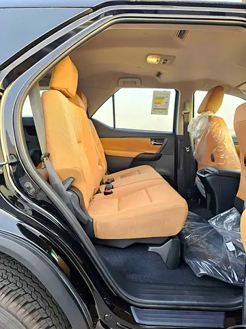 2026 Toyota FORTUNER — фото 15