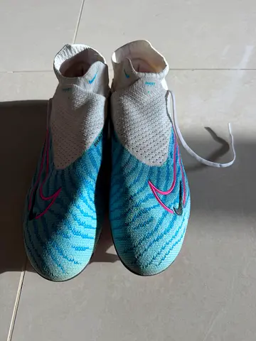 NIKE PHANTOM GX SOCCER
