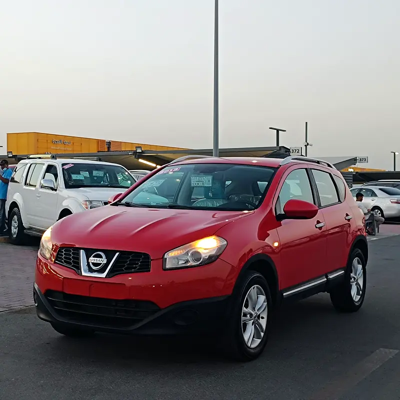 Nissan Qashqai 2012 — photo 1 of 20