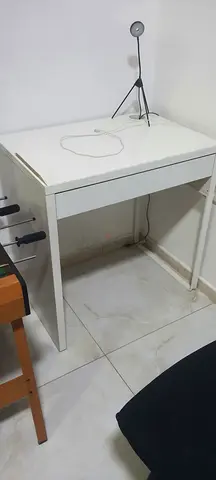 White study desk / computer table in good condition