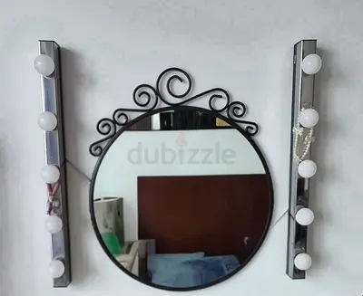 Round Wall Mirror with Decorative Metal Frame and Vanity Lights