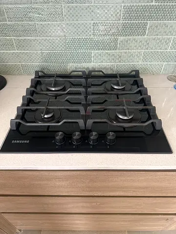 Samsung 4-Burner Gas Cooktop - Black Glass, Built-in
