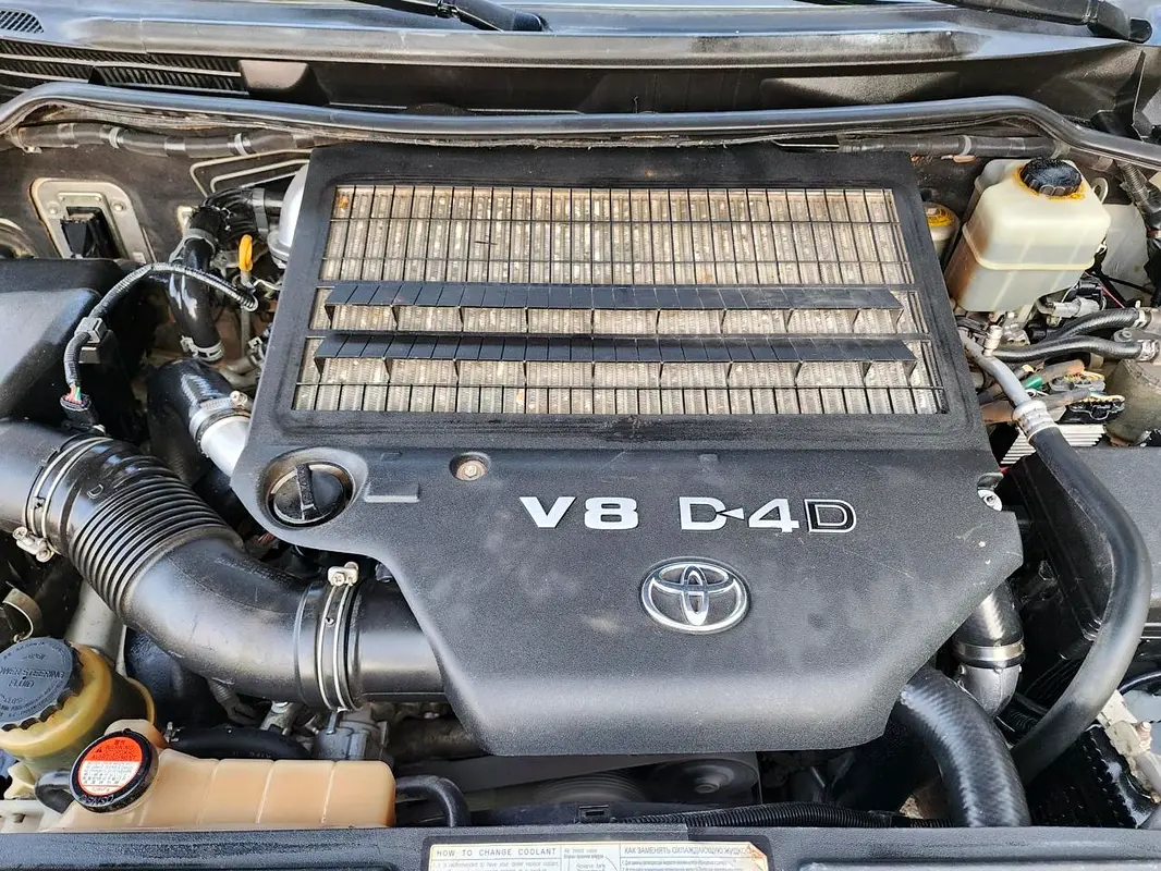 Toyota Land Cruiser 2016 — photo 1 of 13