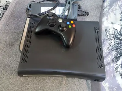 Xbox 360 with loaded 100+ games