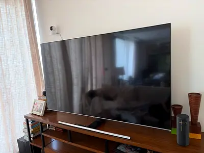 Samsung 65-inch Smart QLED TV in Excellent Condition