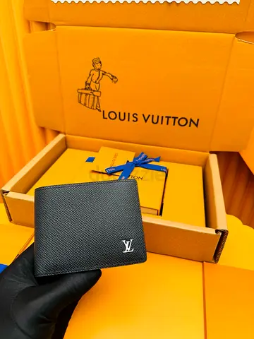 Louis Vuitton Black Epi Leather Mens Bifold Wallet