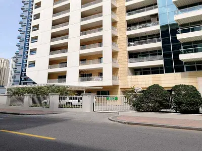 Spacious 1 bedr / Unfurnished / Prime location