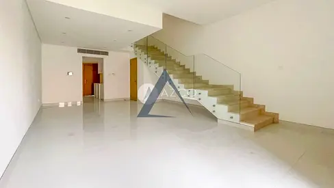 INVESTOR DEAL | UPGRADED TOWNHOUSE | NEAR TO EXIT