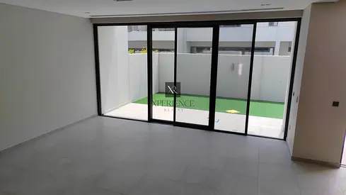 GARDEN AND STREET VIEWS | UNFURNISHED FAMILY HOME