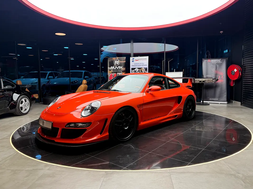 Porsche 911 2002 — photo 1 of 17