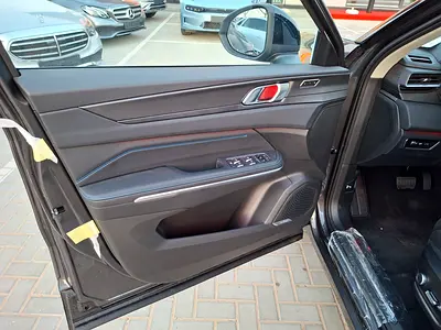 صورة 7 لـ 2026 LYNK & CO 01
