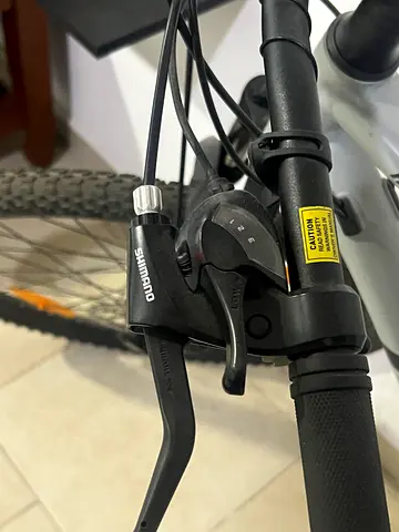 Used GIANT mountain bike - Shimano gears and brakes, mint condition. Price slightly negotiable