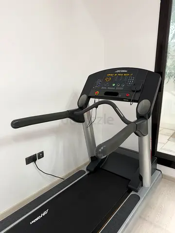 Life Fitness Treadmill CLST