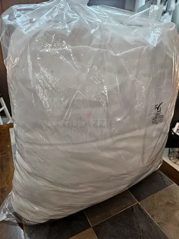 Queen Size White Comforter / Duvet - Like New