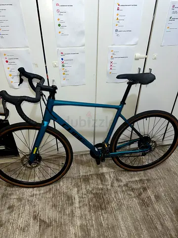 Cube road/gravel bike - large lightweight frame, 700c wheels