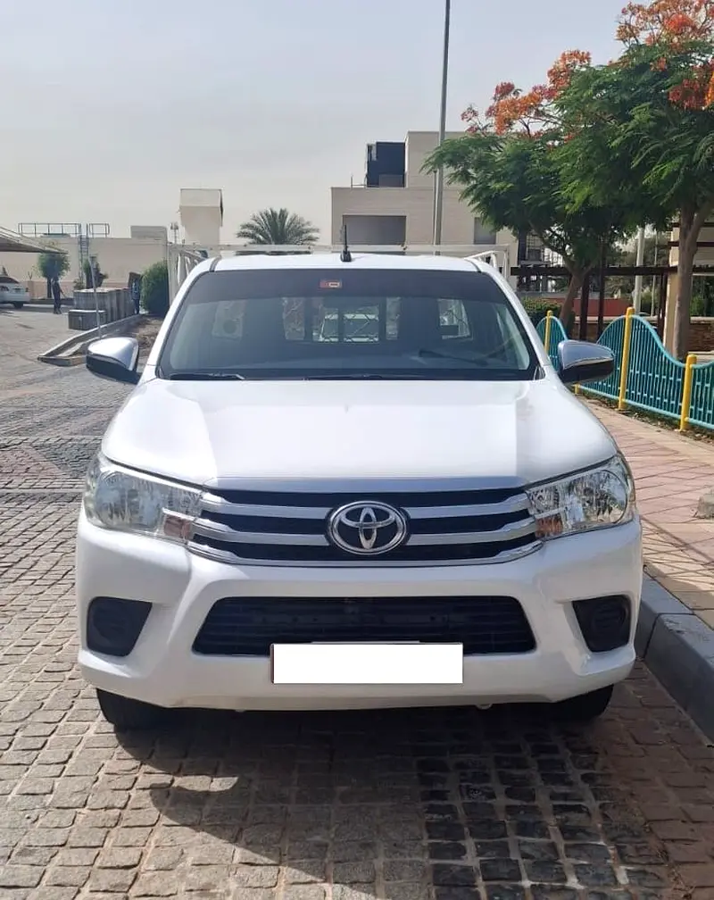 Toyota Hilux 2019 — photo 1 of 10