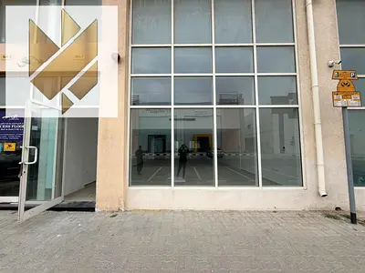 Exceptional opportunity: Spacious showroom on a main street for AED 100,000, featuring full facilities and a mezzanine.