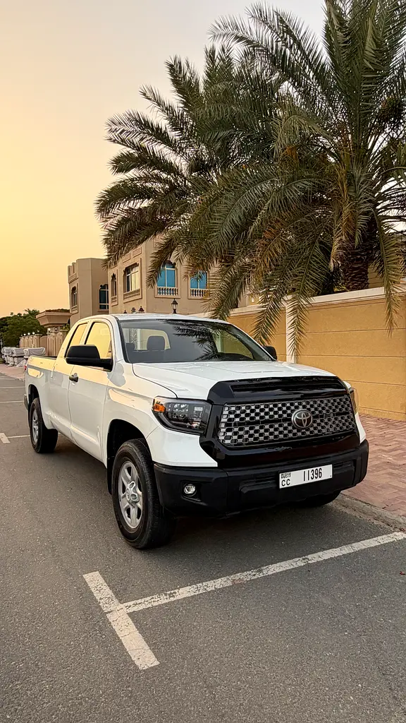 Toyota Tundra 2020 — photo 1 of 12