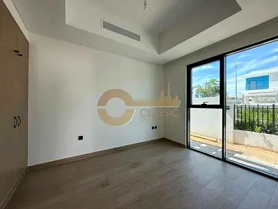 LUXURY LIVING | CORNER UNIT | BRIGHT LAYOUT