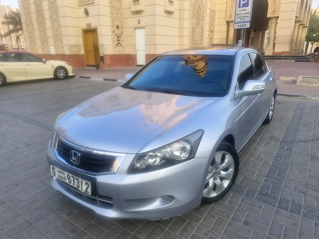 Honda Accord 2009 — photo 1 of 20